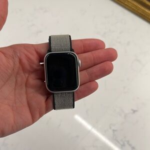 Apple Watch Series 4 GPS+Cellular with Nike Band